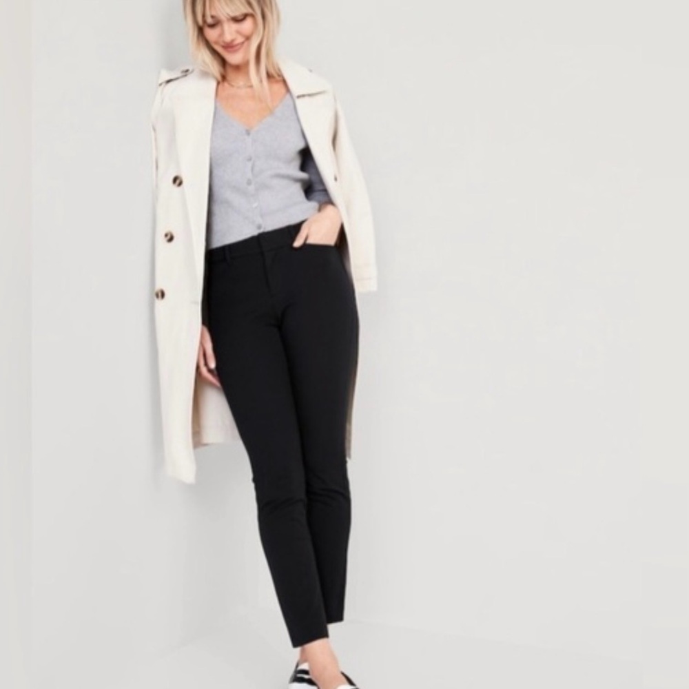 NWT Old Navy Black Pixie Mid Rise Ankle Length Pants Size 0